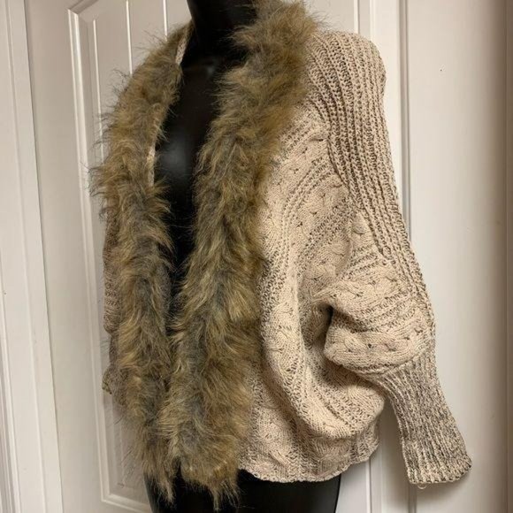 T&J Designs Faux Fur Cream Knit Flyaway Cardigan - Picture 4 of 5